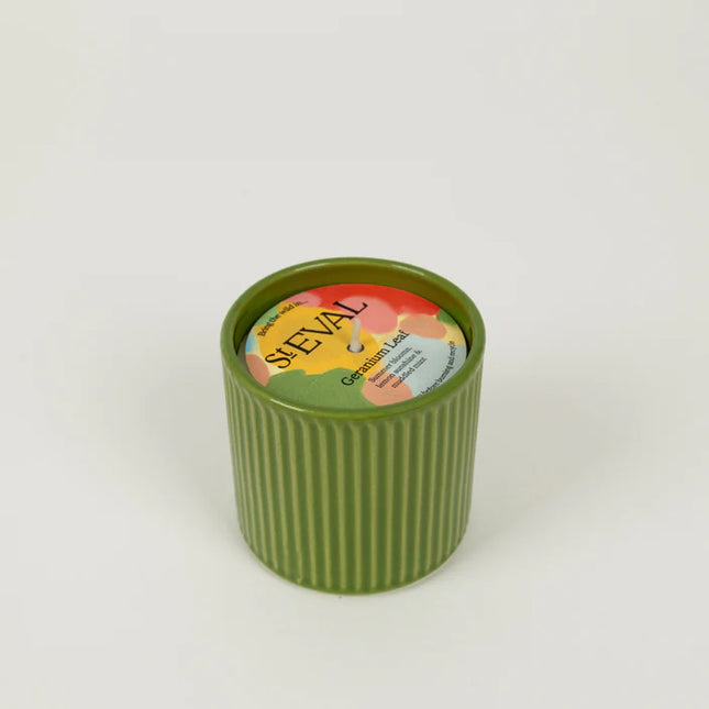 St Eval Geranium Leaf Pot